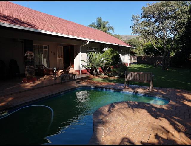5 BEDROOM HOUSE TO LET IN PROTEA PARK